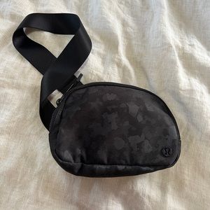 Everywhere belt bag 1L